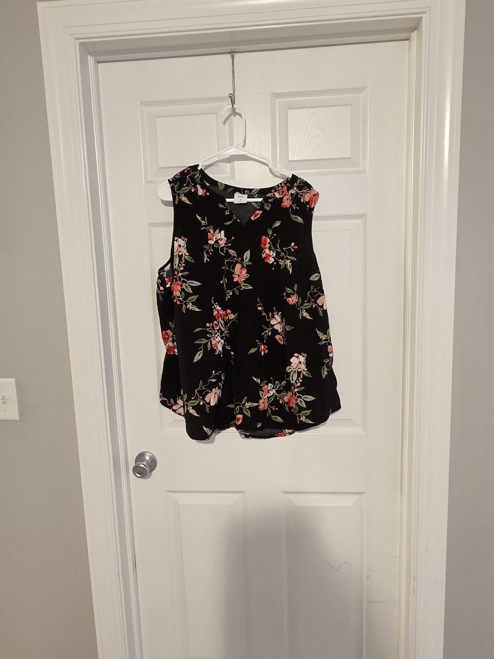 croft & barrow Black Floral Sleeveless Round-Neck Tank